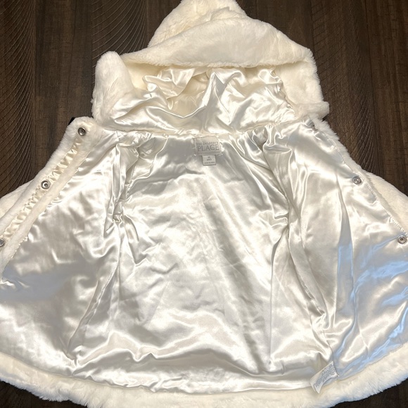 Girls Faux Fur winter coat- White - Picture 2 of 4